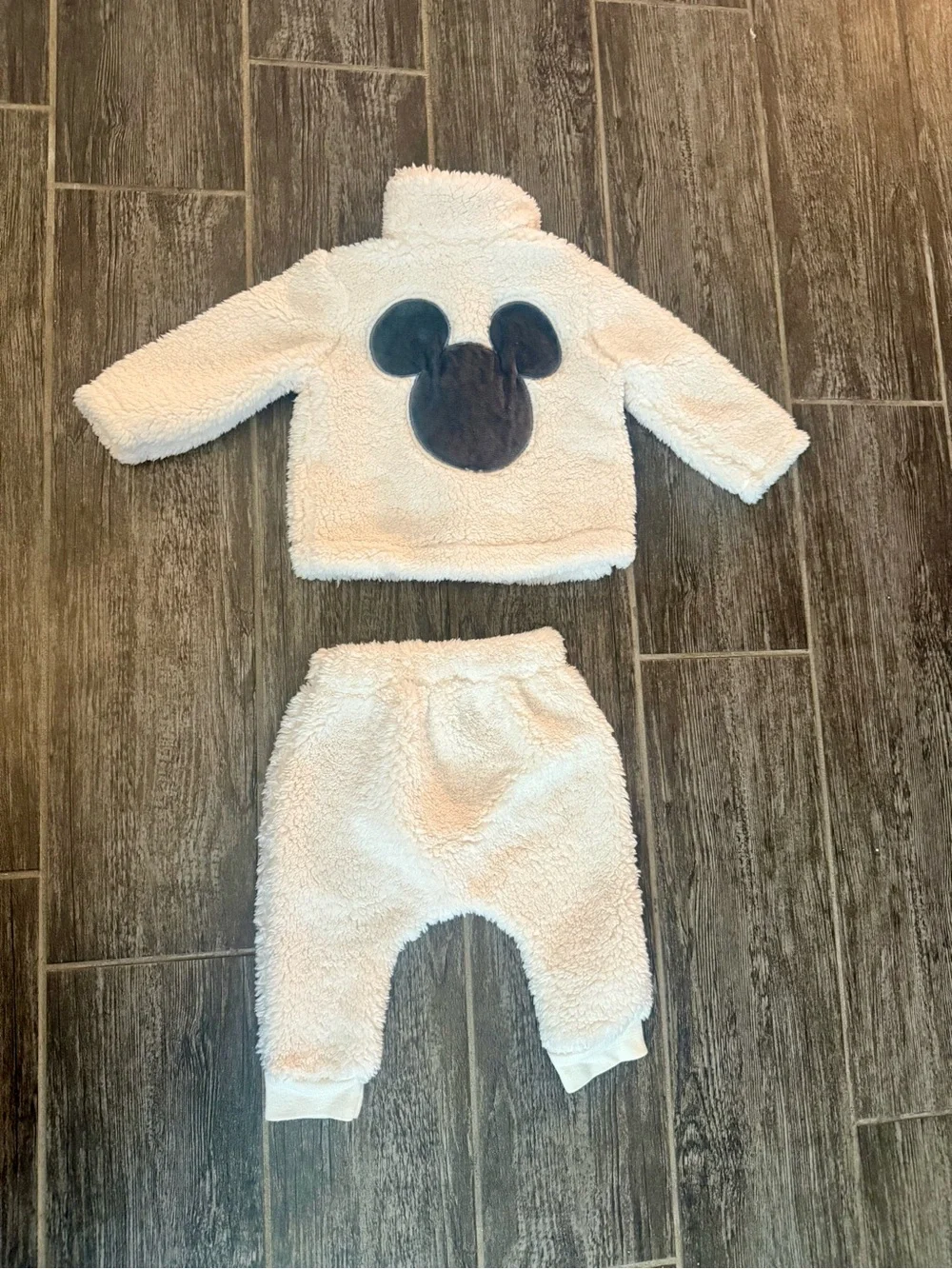 Size 0-3 Disney Mickey Mouse set.